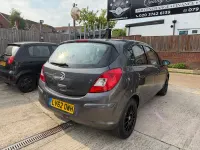 Usado Vauxhall Corsa 100 HP (73 kW) 2012 Cinzento Citadino