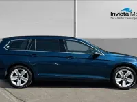 Used VW Passat SE 120 HP (88 kW) 2019 Aquamarine blue signature metallic Estate