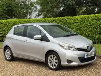 Used Toyota Yaris Multidrive S 101 HP (74 kW) 2012 Silver Hatchback