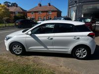 Used Hyundai i20 SE 84 HP (61 kW) 2017 White Hatchback