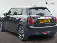 Usado Mini Cooper Exclusive 134 CV (98 kW) 2020 Negro Utilitario