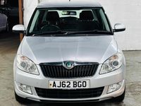 Begagnad Skoda Fabia Elegance 105 HK (77 kW) 2012 Silver Halvkombi
