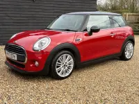 Usado Mini Cooper Hatch 136 CV (100 kW) 2017 Rojo Utilitario