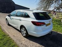 Used Vauxhall Astra Design Edition 2017 White Estate