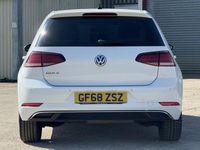 Używany VW Golf VII SE 115 KM (84 kW) 2018 Biały Hatchback