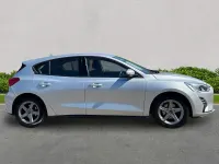 Usado Ford Focus Style 95 CV (69 kW) 2018 Plateado Utilitario