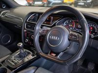 Begagnad Audi A4 Black Edition 150 HK (110 kW) 2014 Vit Sedan