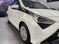 Used Toyota Aygo X-play 72 HP (52 kW) 2019 White Hatchback