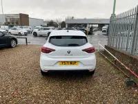 Used Renault Clio Iconic 90 HP (66 kW) 2022 White Hatchback