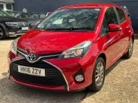 Used Toyota Yaris 99 HP (72 kW) 2016 Red Hatchback