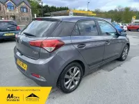 Begagnad Hyundai i20 Premium 90 HK (66 kW) 2015 Grå Halvkombi