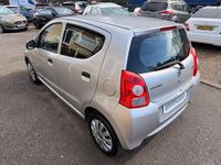 Usado Suzuki Alto SZ5 68 CV (50 kW) 2013 Plateado Utilitario