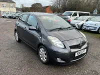 Begagnad Toyota Yaris 69 HK (50 kW) 2011 Grå Halvkombi