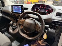 Used Peugeot Partner Premium 131 HP (96 kW) 2021 White MPV