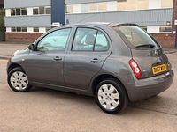 Begagnad Nissan Micra 2007 Grå Halvkombi
