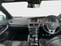 Gebraucht Volvo V40 R-Design 190 PS (139 kW) 2015 Schwarz Kleinwagen