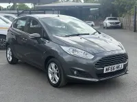 Begagnad Ford Fiesta Zetec 100 HK (73 kW) 2016 Grå Halvkombi