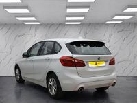 Begagnad BMW 220 Advantage 192 HK (141 kW) 2018 Vit Minibuss