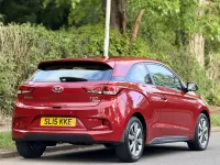 Używany Hyundai i20 SE 84 KM (61 kW) 2015 Czerwony Coupe