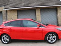 Used Ford Focus Zetec 115 HP (84 kW) 2015 Red Hatchback