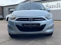 Usado Hyundai i10 Active 85 HP (62 kW) 2012 Prateado Citadino