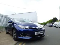Used Toyota Auris Hybrid Design 136 HP (100 kW) 2015 Blue Hatchback