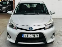 Used Toyota Yaris 100 HP (73 kW) 2012 Silver Hatchback