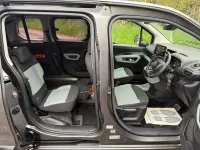 Usado Citroën Berlingo Feel 131 HP (96 kW) 2021 Cinzento Monovolume