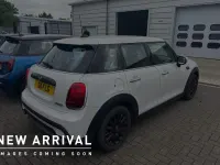 Usado Mini Cooper Classic 134 HP (98 kW) 2023 Branco Citadino