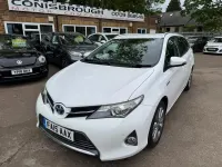Used Toyota Auris Hybrid 2015 White Estate