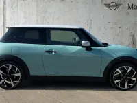 Używany Mini Cooper Exclusive 156 KM (114 kW) 2024 Zielony Hatchback