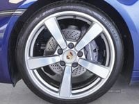 Begagnad Porsche 911 385 HK (283 kW) 2023 Blå Sportkupé