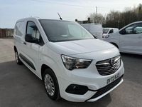 Second-hand Vauxhall Combo Sportive 100 CP (73 kW) 2022 Alb Monovolum