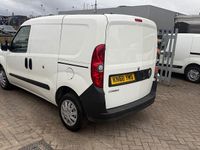 Used Vauxhall Combo 95 HP (69 kW) 2018 White MPV