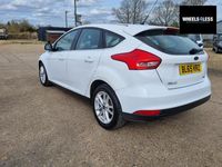 Usado Ford Focus Zetec 100 HP (73 kW) 2016 Branco Citadino