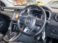 Usado MG ZS Exclusive 106 CV (77 kW) 2021 Plateado SUV