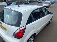 Used Kia Rio 109 HP (80 kW) 2011 White Hatchback