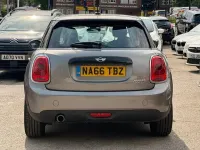 Begagnad Mini Cooper Hatch 136 HK (100 kW) 2016 Silver Halvkombi