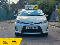 Used Toyota Yaris 100 HP (73 kW) 2013 White Hatchback