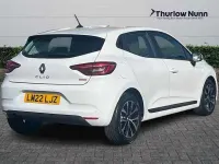 Used Renault Clio V Iconic 90 HP (66 kW) 2022 White Hatchback