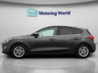 Begagnad Ford Focus Titanium 120 HK (88 kW) 2021 Grå Halvkombi