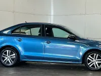 Used VW Jetta SE 125 HP (91 kW) 2017 Blue Sedan