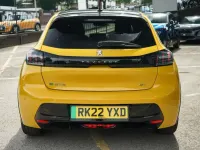 Używany Peugeot e-208 Premium 100 kW (136 KM) 2022 Żółty Hatchback