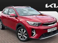 Usado Kia Stonic 101 HP (74 kW) 2023 Vermelho SUV