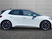 New VW ID.3 Pro 147 kW (201 HP) 2026 Costa azule with solid black roof Hatchback