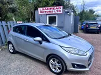 Usado Ford Fiesta Zetec 82 CV (60 kW) 2016 Plateado Utilitario