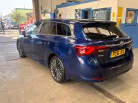 Used Toyota Avensis 143 HP (105 kW) 2016 Blue Estate