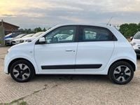 Used Renault Twingo Play 70 HP (51 kW) 2015 White Hatchback