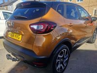 Used Renault Captur Iconic 90 HP (66 kW) 2018 Orange/black SUV