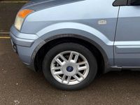 Used Ford Fusion Zetec 80 HP (58 kW) 2006 Blue Hatchback